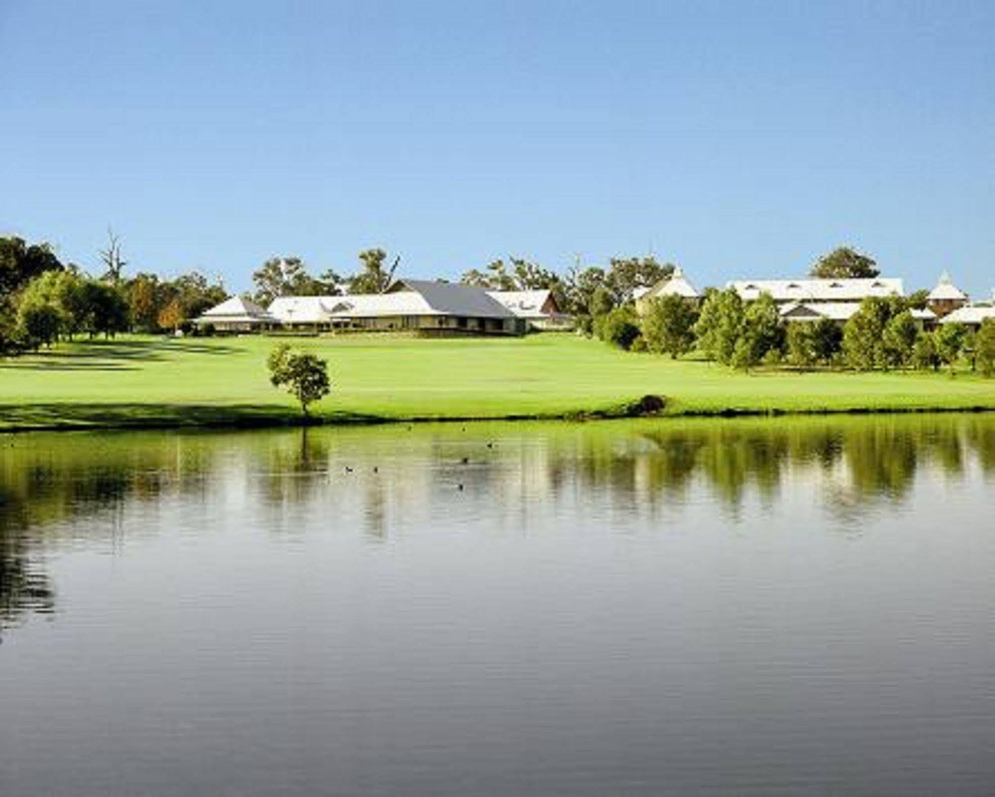 Mercure Bunbury Sanctuary Golf Resort Экстерьер фото